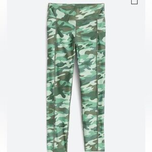 Flexure - girls size 16 - Frita active pocket legging.  Green camo design.